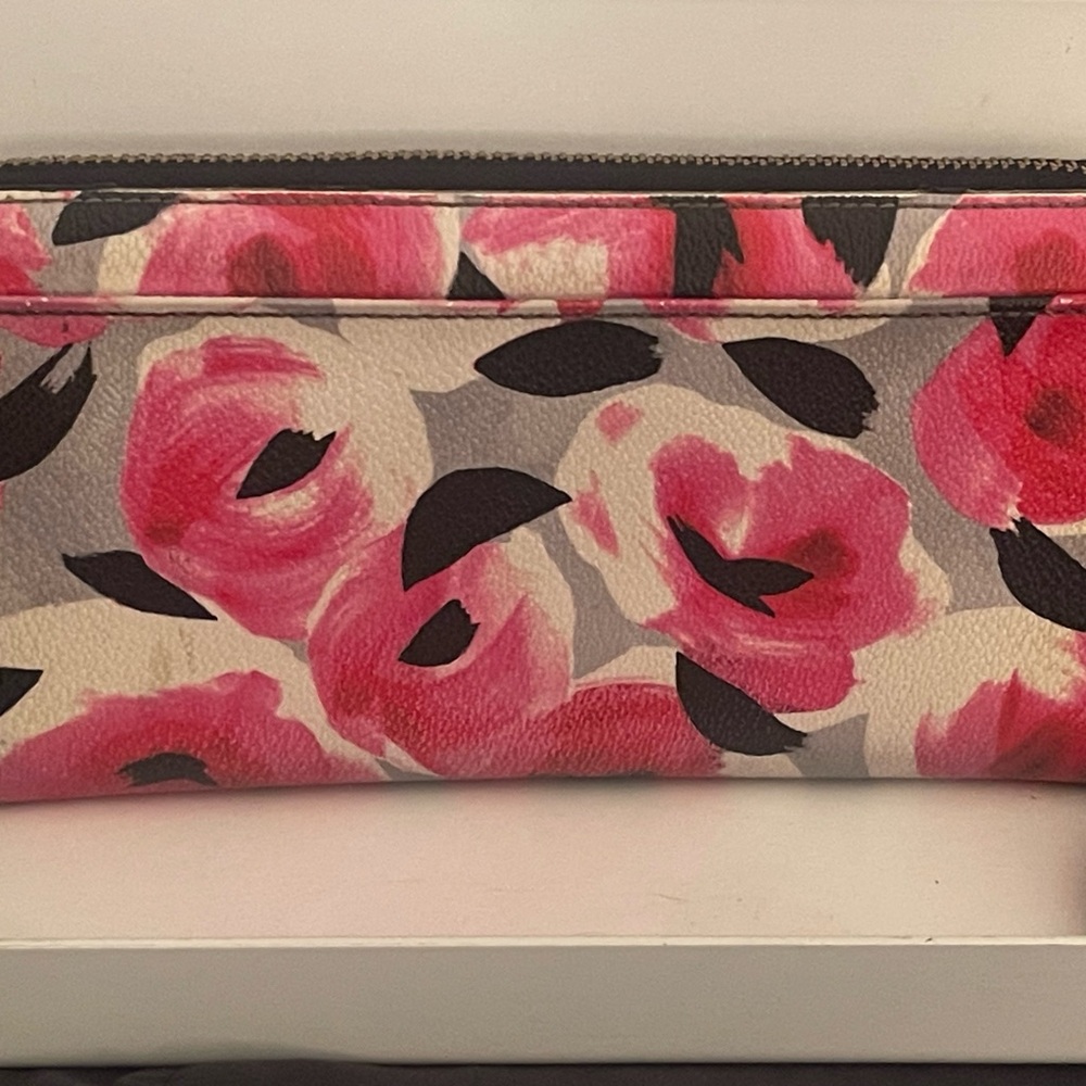 #115 - Kate Spade ♠️ Vintage Floral Wallet. It is used, but in great condition! - Picture 2 of 8
